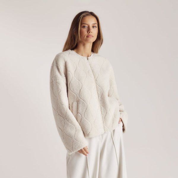 4CreamEmbossedBorgJacket_690x 4CreamEmbossedBorgJacket_690x