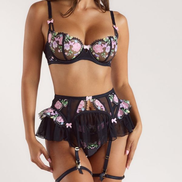 4GENEVIEVEINTIMATES_690x-5 4GENEVIEVEINTIMATES_690x-5
