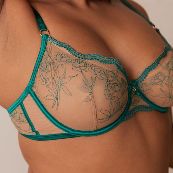 4GreenCelineIntimatesSetLeslie_690x-4 4GreenCelineIntimatesSetLeslie_690x-4