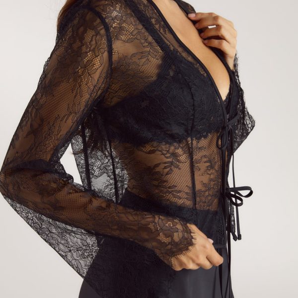 4MIMIBLACKLACETIETOP_690x-2 4MIMIBLACKLACETIETOP_690x-2