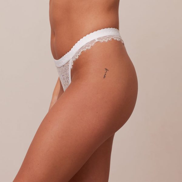 4WhiteDesireBalconyThongDakota_690x-3 4WhiteDesireBalconyThongDakota_690x-3