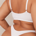 4WhiteRibbedTriangleBra_ThongLeslie_690x-1