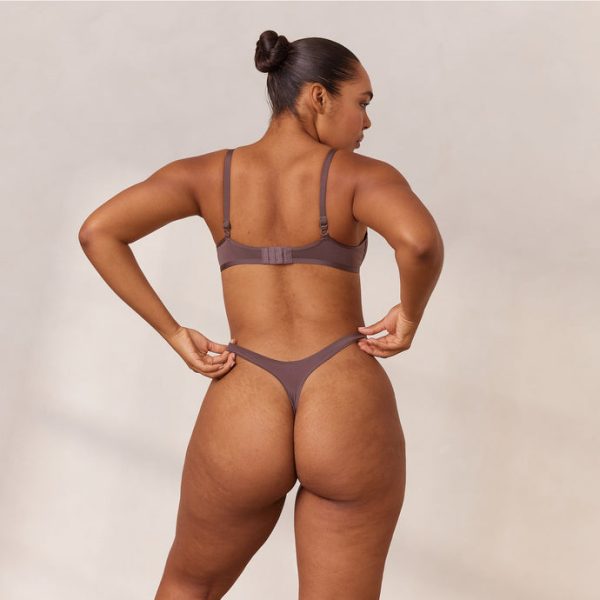 5.DamsonBarelyTherePlunge-Amber_690x-1 5.DamsonBarelyTherePlunge-Amber_690x-1