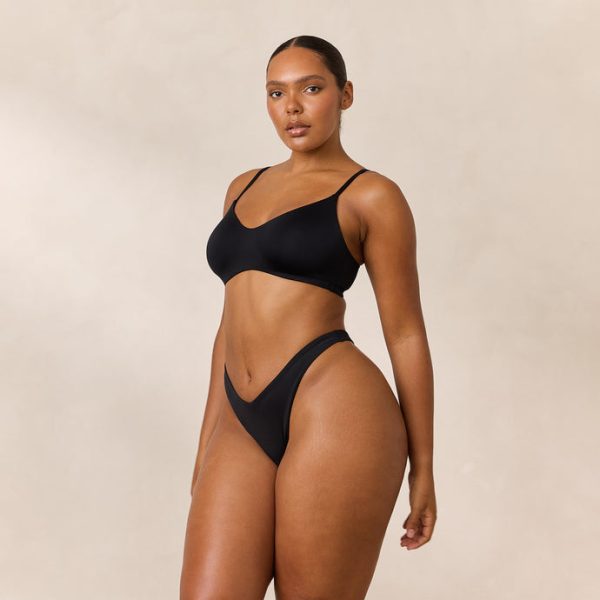 5BlackFreeFormSet-Amber_690x 5BlackFreeFormSet-Amber_690x