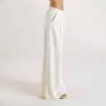 5MIMICREAMSATINPLEATEDTROUSERS_690x-6