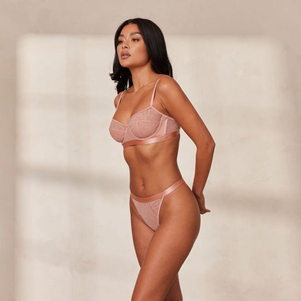 5PinkChicBalconyBra_ThongMuriel_690x 5PinkChicBalconyBra_ThongMuriel_690x