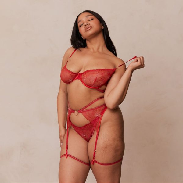 5RedGabriellaIntimatesSet-Melanie_690x-3 5RedGabriellaIntimatesSet-Melanie_690x-3