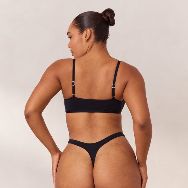 6.BlackBarelyThereBralette-Amber_690x-1 6.BlackBarelyThereBralette-Amber_690x-1