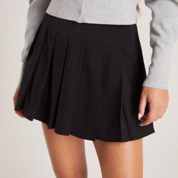 6.BlackPleatedSkirt-Imanni_690x-1 6.BlackPleatedSkirt-Imanni_690x-1