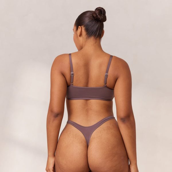 6.DamsonBarelyThere-Amber_690x 6.DamsonBarelyThere-Amber_690x