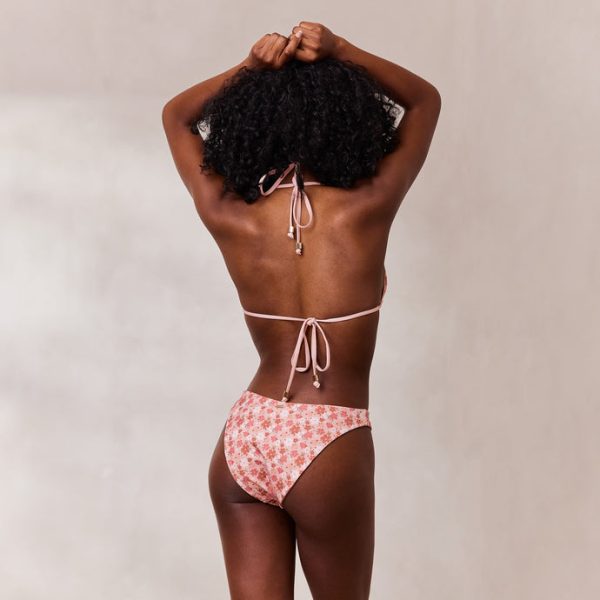 6.PinkTriangleBikini-Kiara_690x 6.PinkTriangleBikini-Kiara_690x