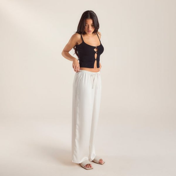 6.WhiteSatinTrousers-Imaani_690x-1 6.WhiteSatinTrousers-Imaani_690x-1