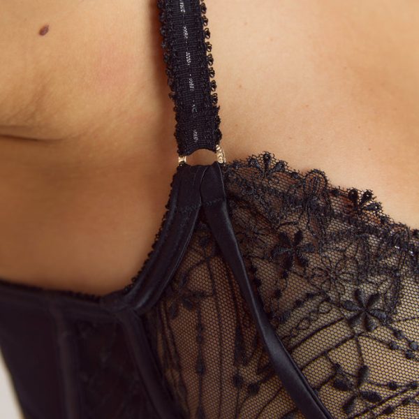 6.YasmineBalcony-Leidy_690x-7 6.YasmineBalcony-Leidy_690x-7