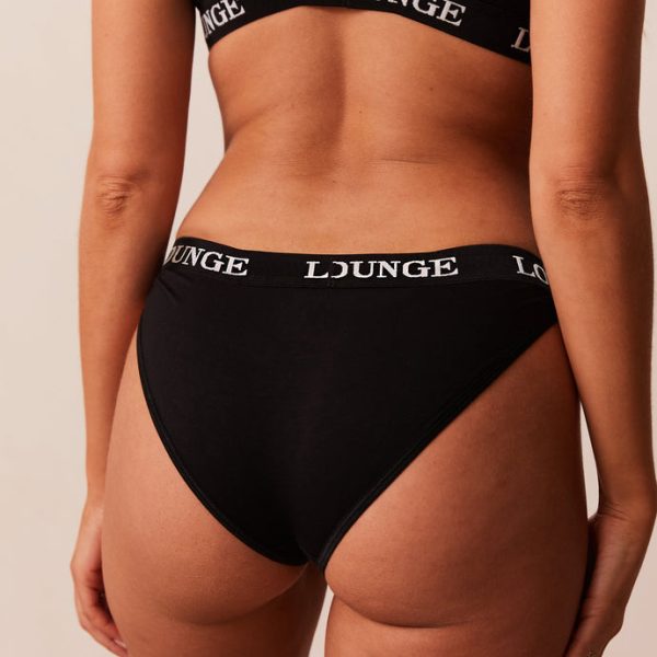 6AllBlackTriangleBraandBriefs-Kara_690x 6AllBlackTriangleBraandBriefs-Kara_690x