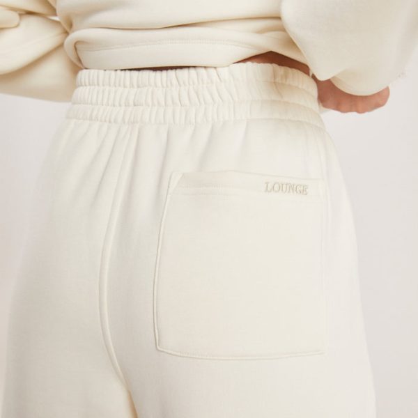 6SundayClubTofuStraightJogger-Jennica_690x-1 6SundayClubTofuStraightJogger-Jennica_690x-1