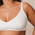 6WhiteRibbedTriangleBra_ThongLeslie_690x-2