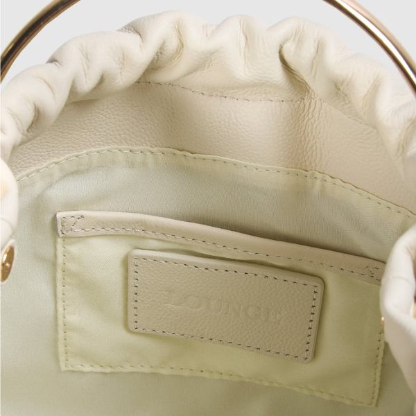 9.CreamBlytheBucketBag_802c8335-764f-4c29-bd84-0dad2671b4a9_690x-1 9.CreamBlytheBucketBag_802c8335-764f-4c29-bd84-0dad2671b4a9_690x-1