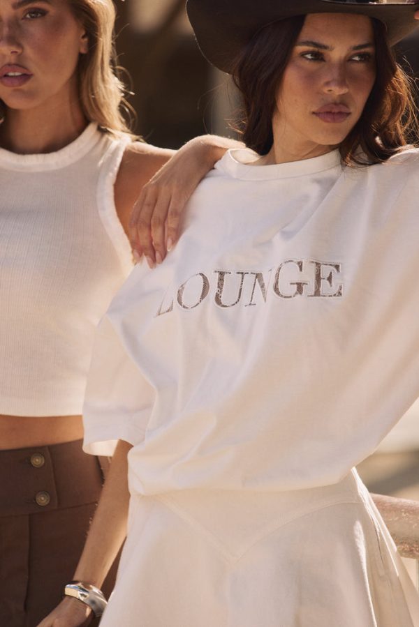 Outfit_-_Lace_Applique_T-Shirt_690x-1 Outfit_-_Lace_Applique_T-Shirt_690x-1